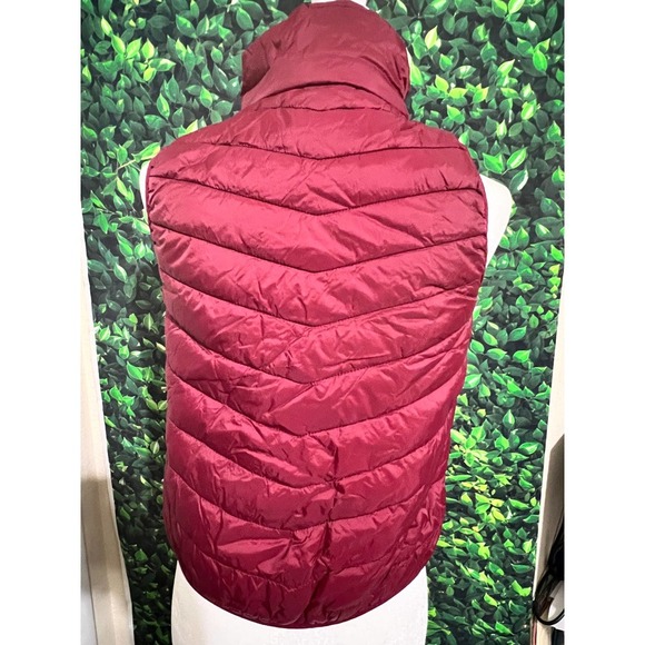 NWOT Women’s Arizona Puffer Vest- Burgundy Medium - Picture 9 of 9